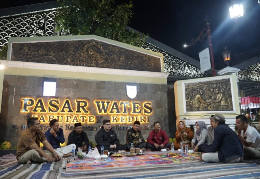 Kuliner Malam Pasar Wates Menjadi Magnet Baru, Mas Dhito Siapkan Replikasi ke Pasar Lain