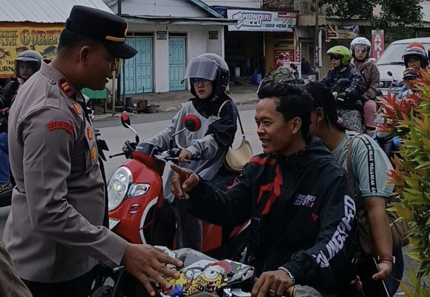 Tekan Angka Kecelakaan, Polsek Ngadiluwih Sasar Simpang Lalu Lintas dalam Operasi Semeru