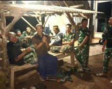 TMMD ke-127: Prajurit TNI dan Warga Desa Gadungan Puncu Bersatu Jaga Malam TMMD ke-127: Prajurit TNI dan Warga Desa Gadungan Puncu Bersatu Jaga Malam