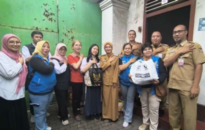 215 Warga Kediri Terima Bantuan ATENSI Rp516 Juta, Disalurkan Hingga ke Rumah Penerima 215 Warga Kediri Terima Bantuan ATENSI Rp516 Juta, Disalurkan Hingga ke Rumah Penerima