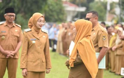 Disela Penyerahan SK Kenaikan Pangkat, Wali Kota Tekankan Pelayanan Optimal di Ramadan