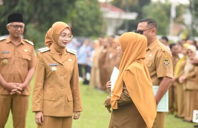 Disela Penyerahan SK Kenaikan Pangkat, Wali Kota Tekankan Pelayanan Optimal di Ramadan Disela Penyerahan SK Kenaikan Pangkat, Wali Kota Tekankan Pelayanan Optimal di Ramadan