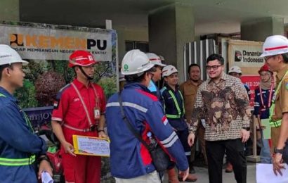 Tinjau Perbaikan Gedung Pemkab Kediri Pascakerusuhan, Bupati ; Ditargetkan Fungsional Tahun Ini