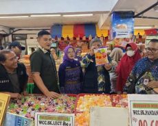 Tim Gabungan Kota Kediri Sidak Parcel Lebaran, Pihak Toko Diminta Perbaiki Label dan Isi Produk Tim Gabungan Kota Kediri Sidak Parcel Lebaran, Pihak Toko Diminta Perbaiki Label dan Isi Produk