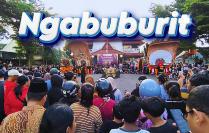 Irama Gamelan Meriahkan Ramadan, Reog dan Penanaman Beringin Warnai Ngabuburit di Halaman DisbudparporaKota Kediri Irama Gamelan Meriahkan Ramadan, Reog dan Penanaman Beringin Warnai Ngabuburit di Halaman DisbudparporaKota Kediri