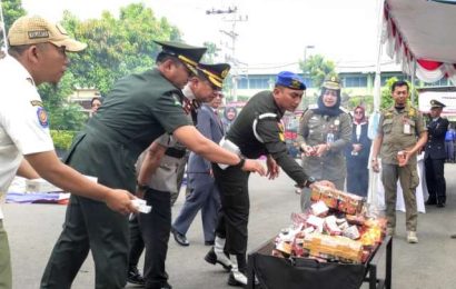 Ribuan Rokok Ilegal dan Miras Dimusnahkan di Momen HUT Satpol PP