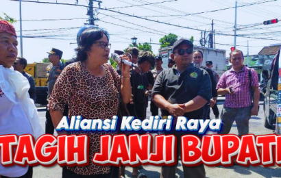 Ratusan Demonstran Tagih Janji Bupati Kediri, Curigai Ada “Settingan” di Balik Banding Kasus Perangkat Desa