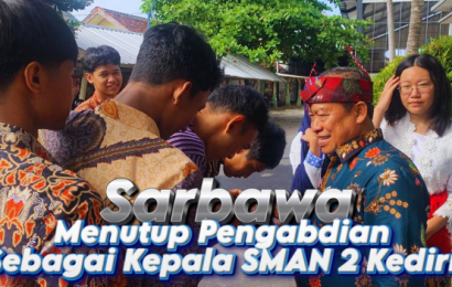 Air Mata Perpisahan di Halaman SMAN 2 Kediri, Sarbawa Tinggalkan Jejak Inspirasi di Dunia Pendidikan