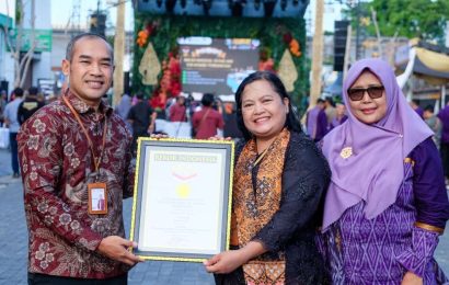 Bank Jatim Dukung Pemkot Kediri Gelar Nikah Massal Pasangan Terbanyak di dalam VW Kombi, Raih Penghargaan MURI
