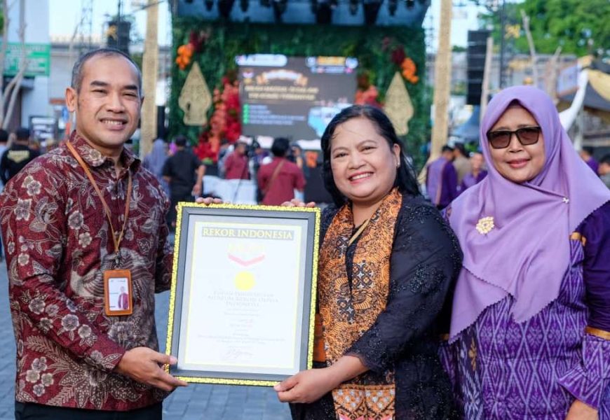 Bank Jatim Dukung Pemkot Kediri Gelar Nikah Massal Pasangan Terbanyak di dalam VW Kombi, Raih Penghargaan MURI