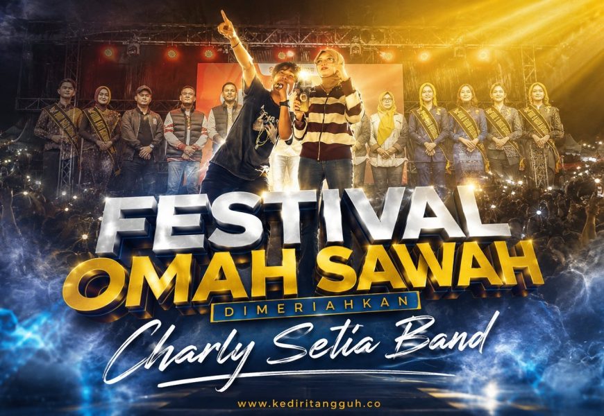 Lautan Warga Kediri Larut Bernyanyi Bareng Charly Setia Band di Puncak Festival Omah Sawah