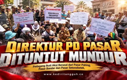 Ratusan Pedagang Geruduk Balai Kota Kediri, Protes Retribusi hingga Ancaman Kehilangan Kios Ratusan Pedagang Geruduk Balai Kota Kediri, Protes Retribusi hingga Ancaman Kehilangan Kios